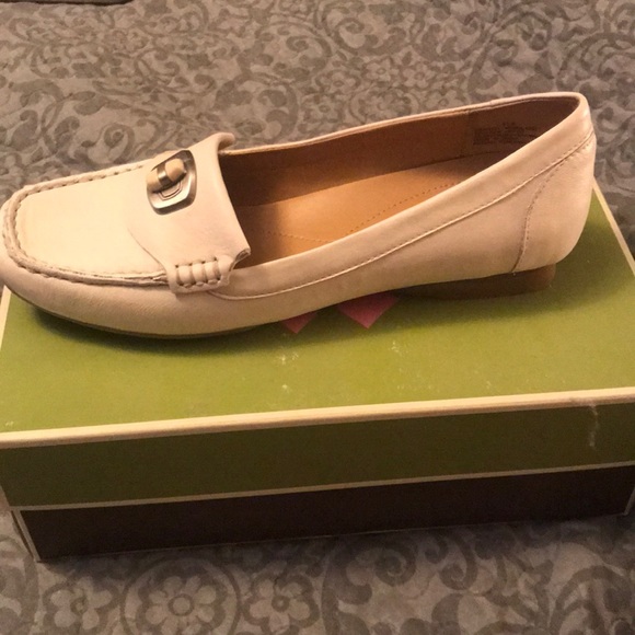 Women’s Naturalizer slip on Flats - Picture 2 of 3